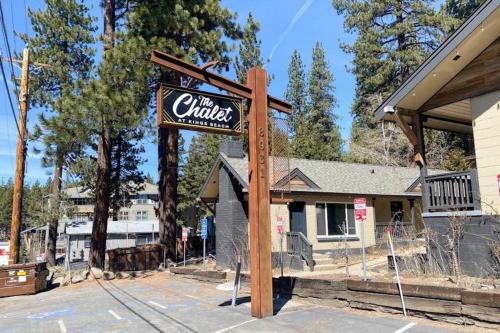 Kings Beach Ski Chalet | Mountain lakeview hotel family-friendly with golf skiing WiFi & Netflix