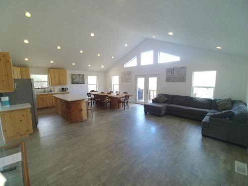 Groveland House | Mountain Place