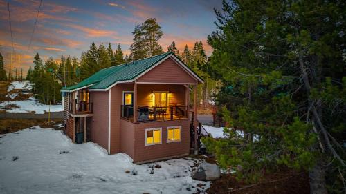 Serene Lakes House | Mountain Retreat - Sleeps 7 - Canoe - Fireplace