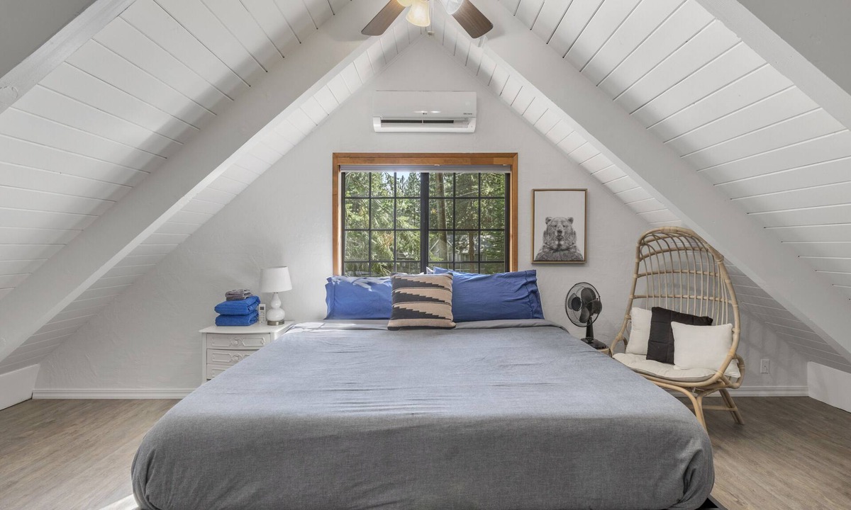 Pioneer Trail House | Mountain View Tahoe cabin, pet friendly with fenced yard, Hot Tub, King bed
