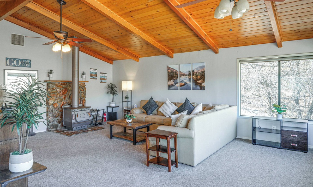 Wofford Heights House | Mtn-View Getaway w/Game Room, 1 Mi to Kern River!