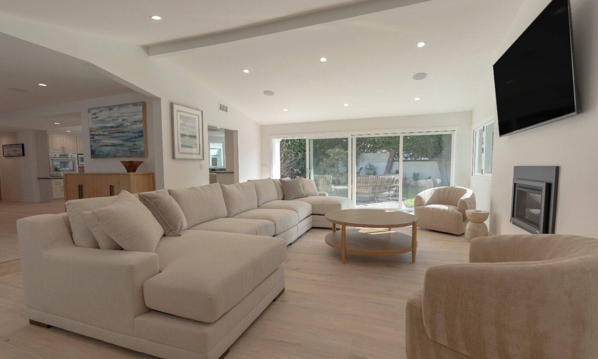 Naples House | Naples Bayside Estate, Modern 5 Bedroom 5 Bath, Near Beach