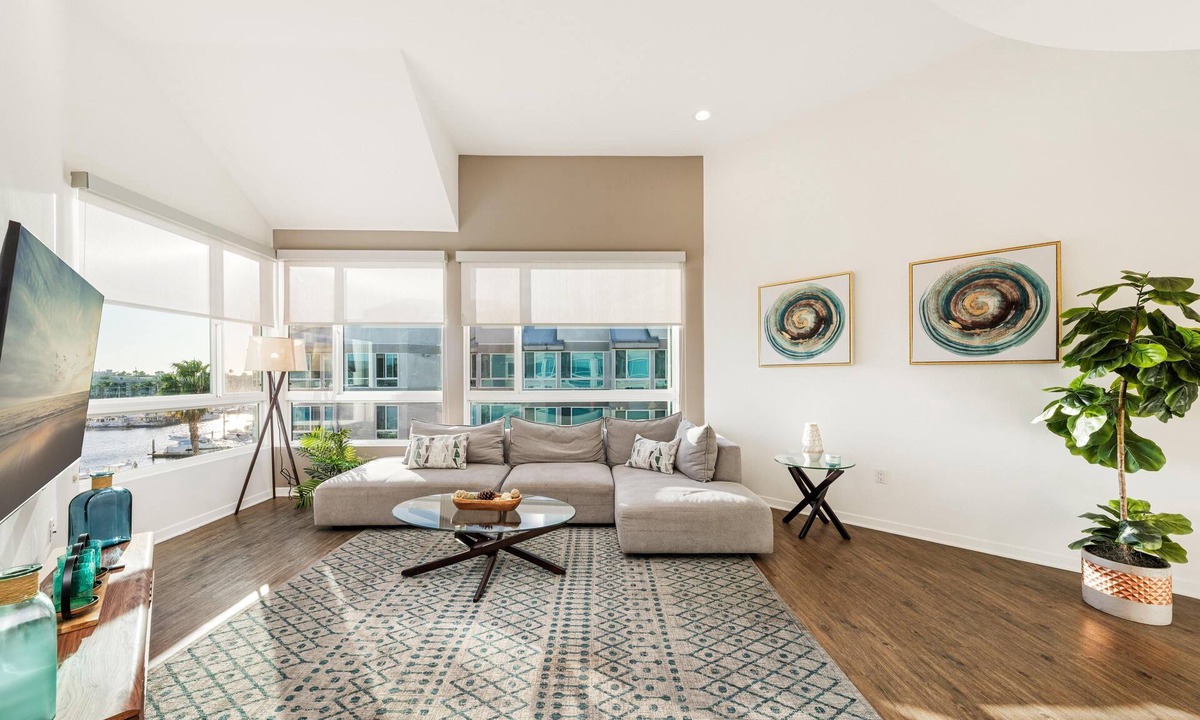 Marina del Rey Apartment | Navagio' Penthouse Floor Private Rooftop High Ceiling Marina View Pool Gym Sauna