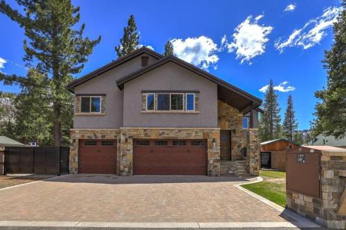 Tahoe Paradise House | Navahoe Nest - Large Luxury Home w Hot Tub