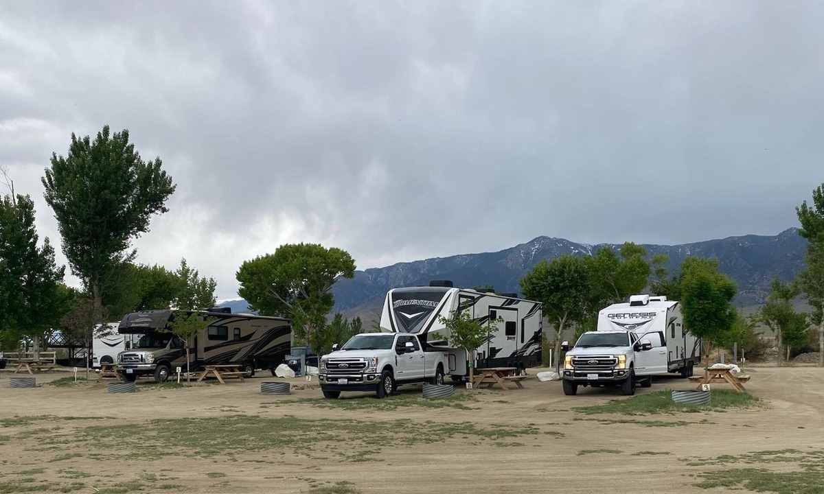 Olancha RV Rental | Near Mt. Whitney Lakeside RV site#14 Lake Olancha