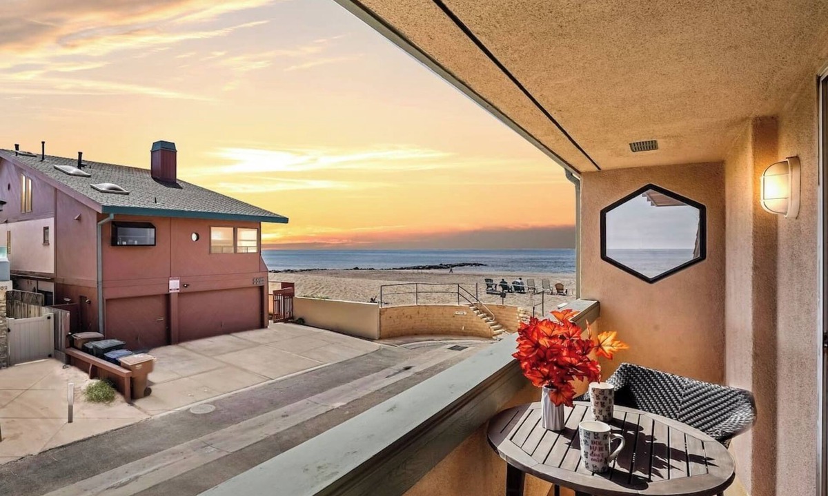 Pierpont Bay House | Nearly-Beachfront 6 bedrooms + Dog
