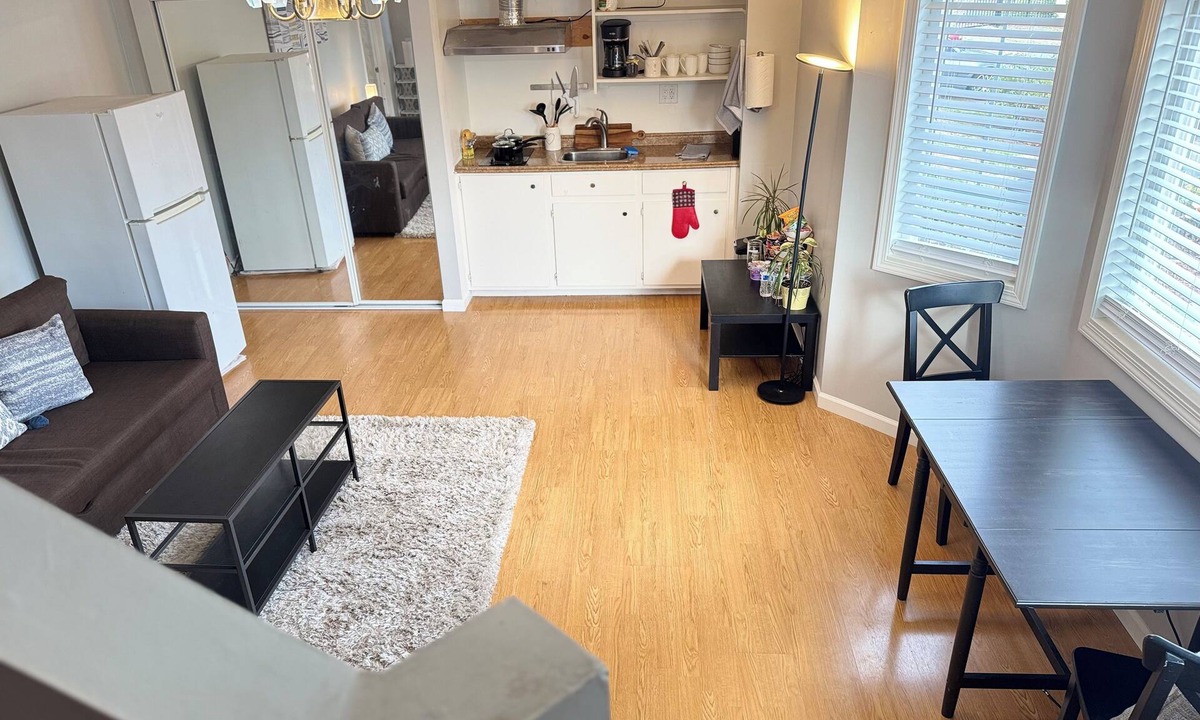 Fremont House | nEnjoyable private entry unit with private bathroom, kitchen, washer and dryern