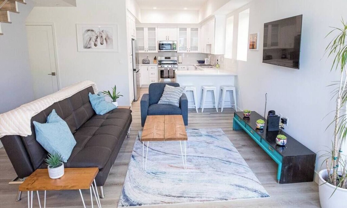 Los Angeles Apartment | *NEW 2BR DESIGNER TOWNHOUSE WALK 2 UNIVERSAL!*