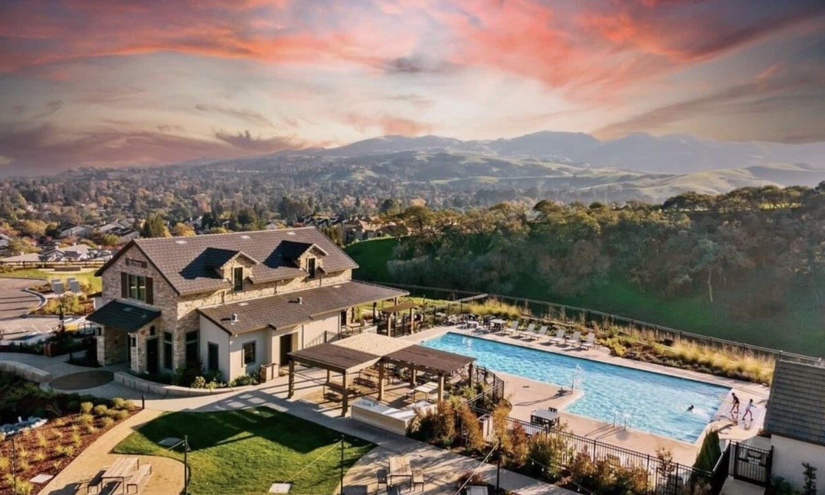 San Ramon House | New built luxury Home: Hiking, Park, Golf, Parking, Near Downtown Restaurants