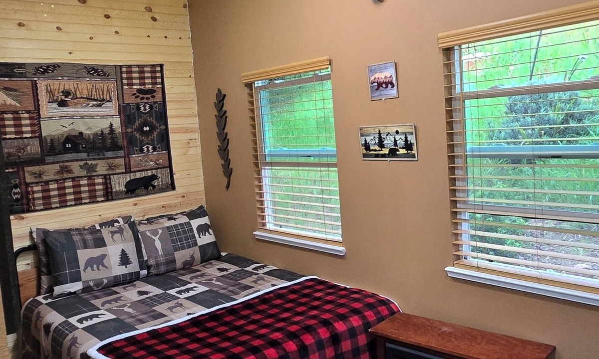 Vallejo Cabin | NEW Dreamy Cozy Little Cabin/Private Entrance/Queen Bed/Fireplace/Big Shower