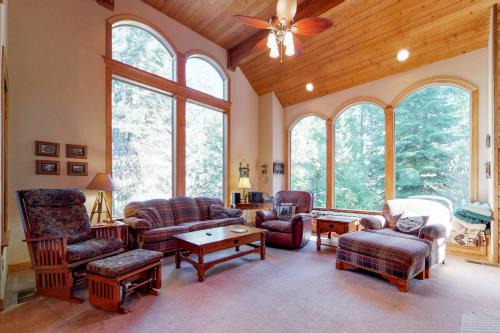 Shaver Lake House | New England Cottage