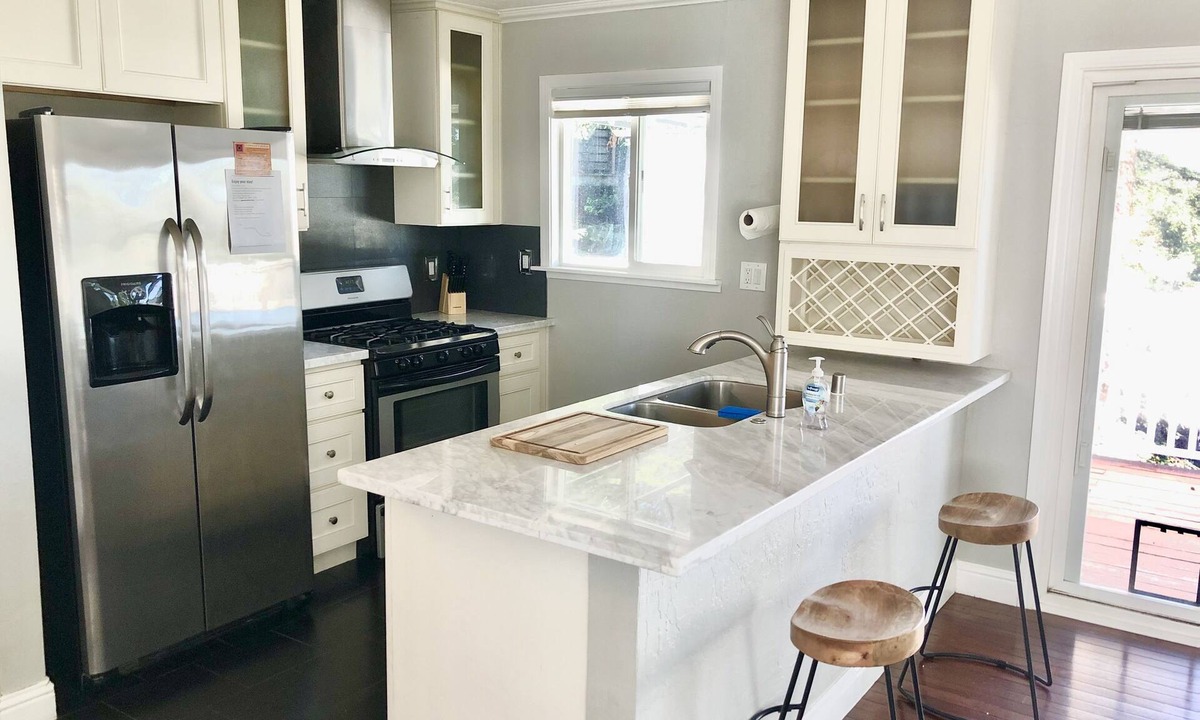 Fairfax House | NEW Listing! Chic Cottage - Updated - 2/1 Single Family Home