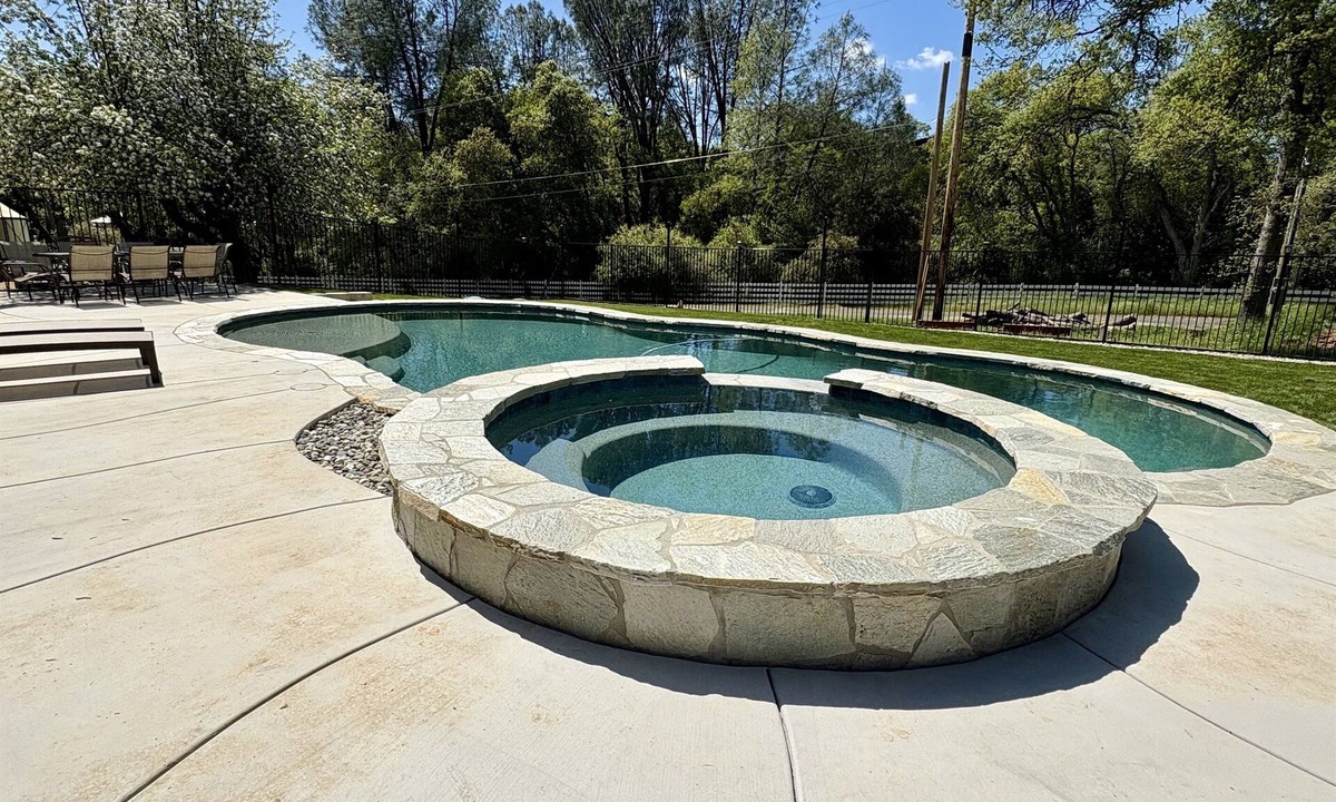 Murphys House | 🍇New Listing in Murphys🍷Relax close to DownTown in 4BR house w/Pool & Hot-Tub