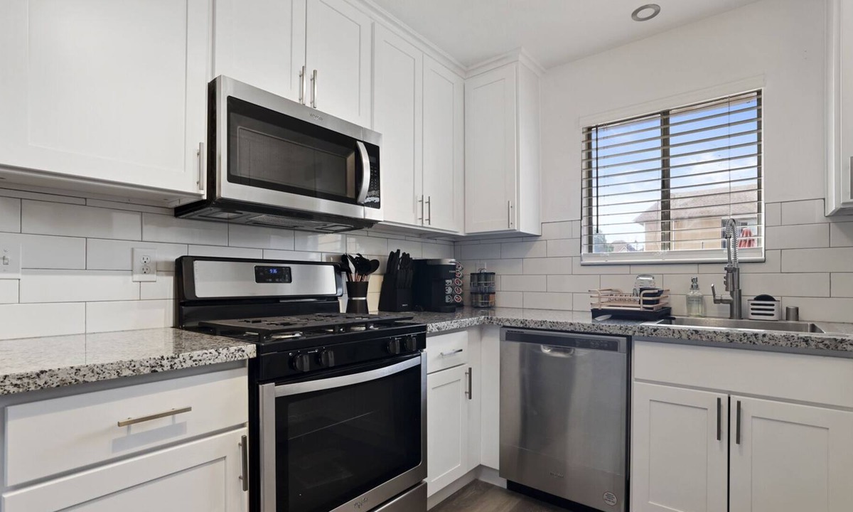 Ceres House | New Luxury Apartment: Lovely 2 beds 1 bath