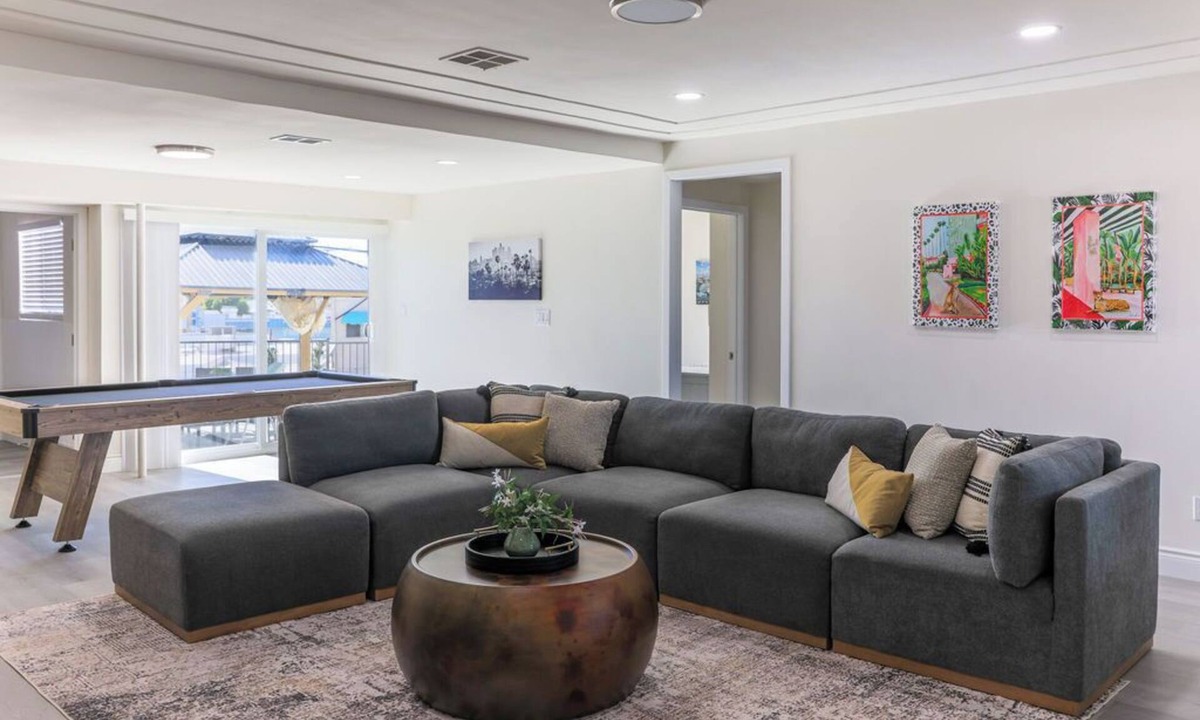 Monterey Park House | New Luxury Retreat+Game Room+BBQ+Gym+2 King Suites