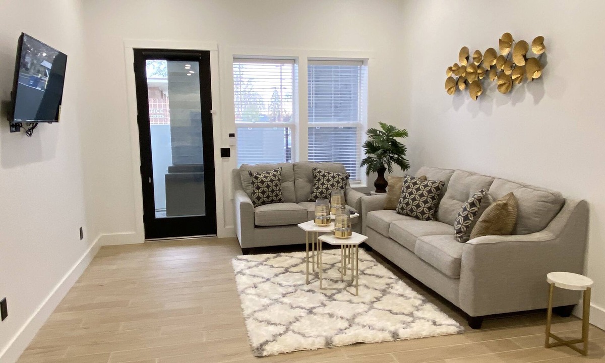 Escalon House | New Luxury Stay Private 2 bdrm 2bath town home in Escalon CA