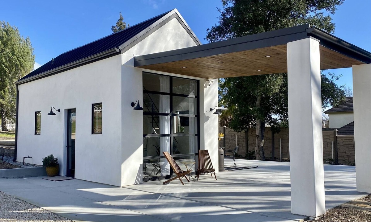 Templeton House | NEW Modern Bungalow In the heart of 46 West Wineries- but in town