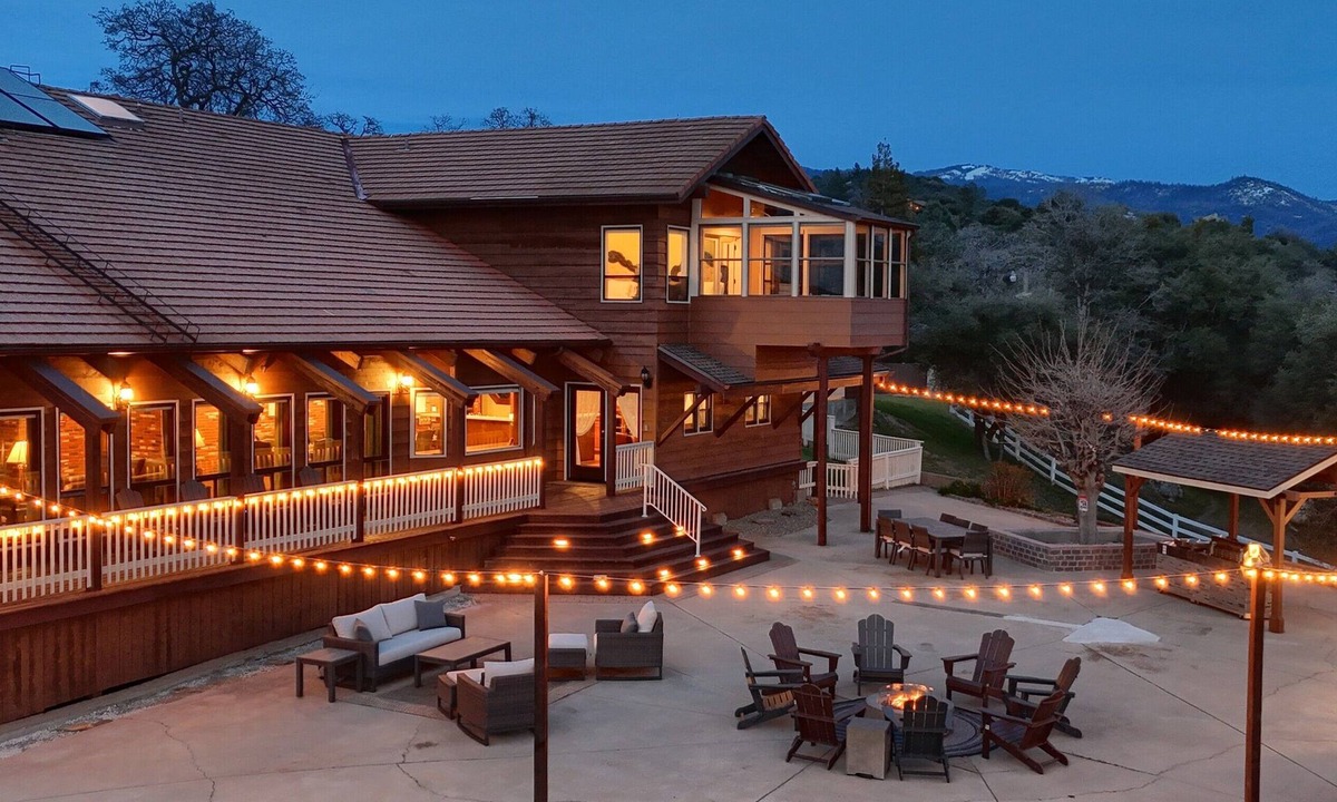 Oakhurst House | NEW! Yosemite Views Luxe 5BR 4.5BA Sleeps 16 +