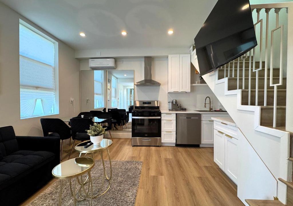 Pico - Robertson Apartment | Newly Built & Bright 2BR Home Near Beverly Hills - Great neighborhood