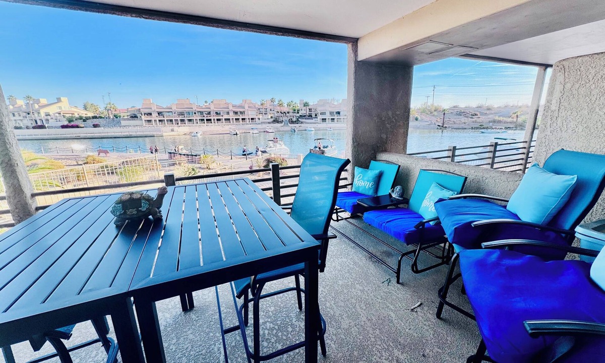 Lake Havasu City Condo | NEWLY REMODELED! 2bd, 2bath @Kingsview w.Beachfront View of the Channel
