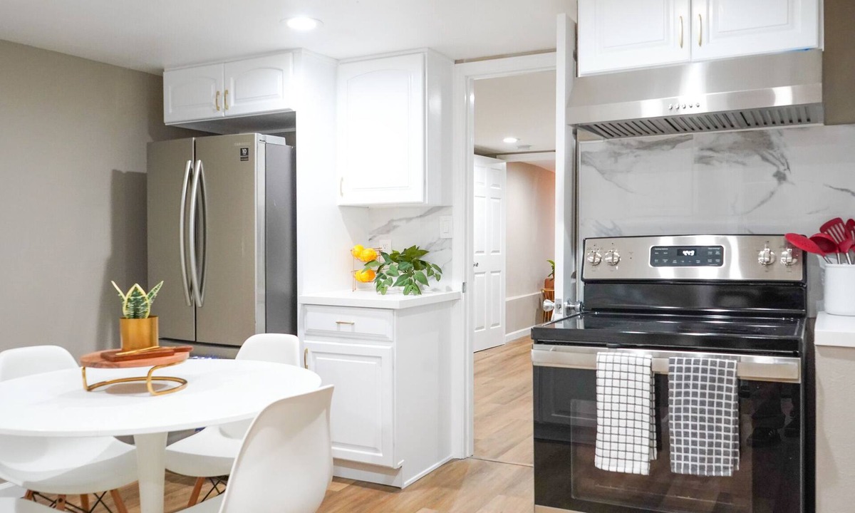 Longfellow House | Newly Remodeled cozy 1 bedroom unit close to Public transportation , BART, & SF