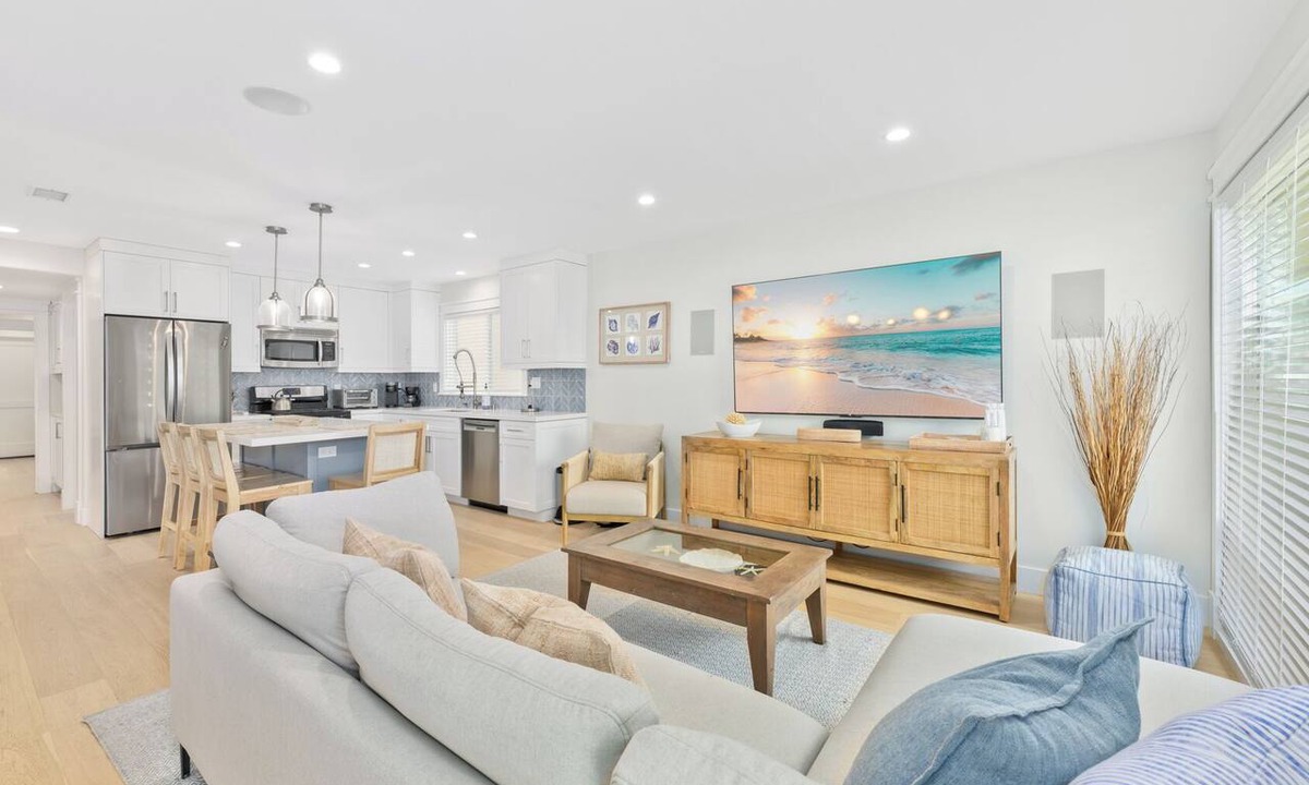 Balboa Peninsula Condo | Newly Renovated, A/C, 2-Car Garage Parking, steps to beach
