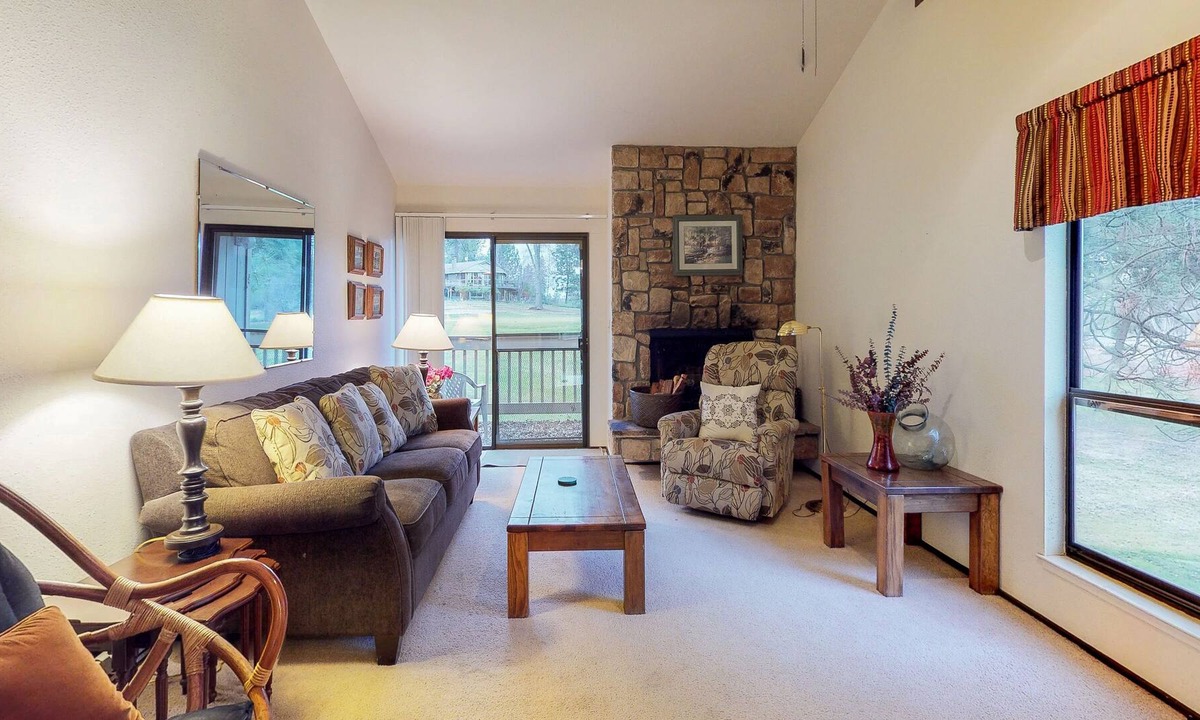 Groveland Condo | Newly renovated condo with pool - near beach, dogs welcome
