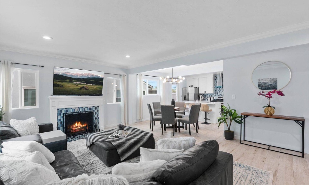 Arcadia House | Newly Upgraded 3BR Arcadia Getaway near Old Town Pasadena