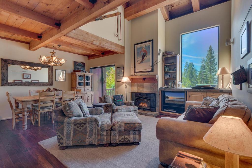 Lake Forest House | North Shore Lakeside Condo #8 by Tahoe Getaways - Updated 3 Story Condo Near Palisades Resort w HOA!