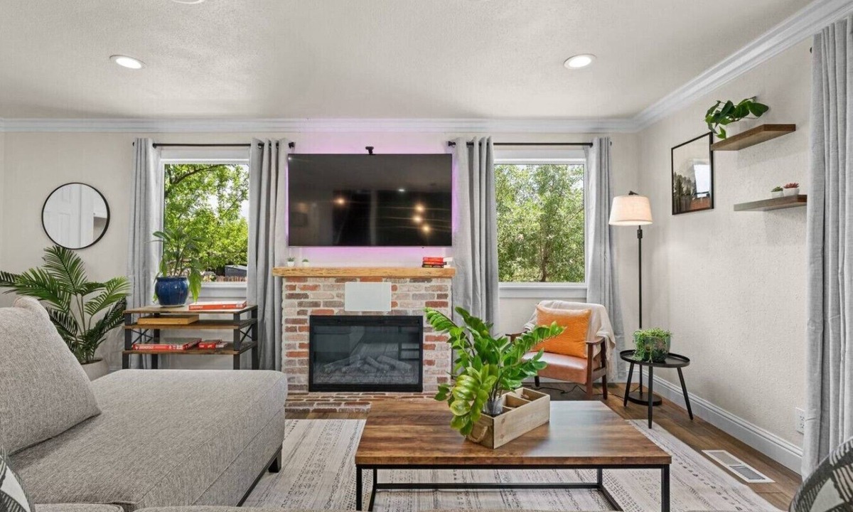 West University House | Northwest Garden w/Spa Bath Gym Fire Pit & Views