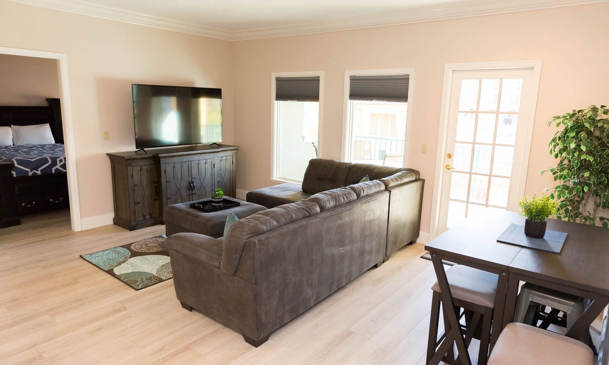 Lake Las Vegas Condo | Oasis Condo at Viera Lake Las Vegas with 4 beds!