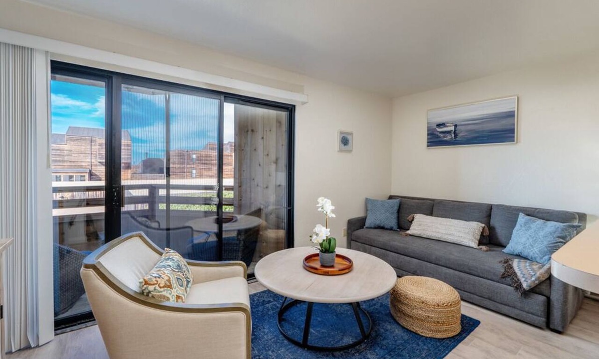 Monterey Condo | Ocean Harbor 312 - Monterey Condo - Beachfront Monterey Bay