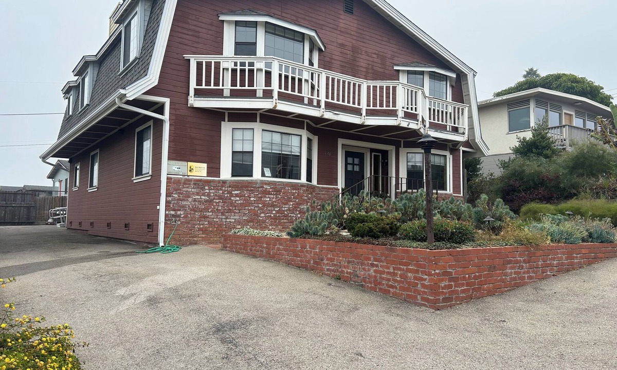 Morro Bay House | Ocean's Breeze, a welcoming space to gather in Morro 'Heights' . Pet friendly!