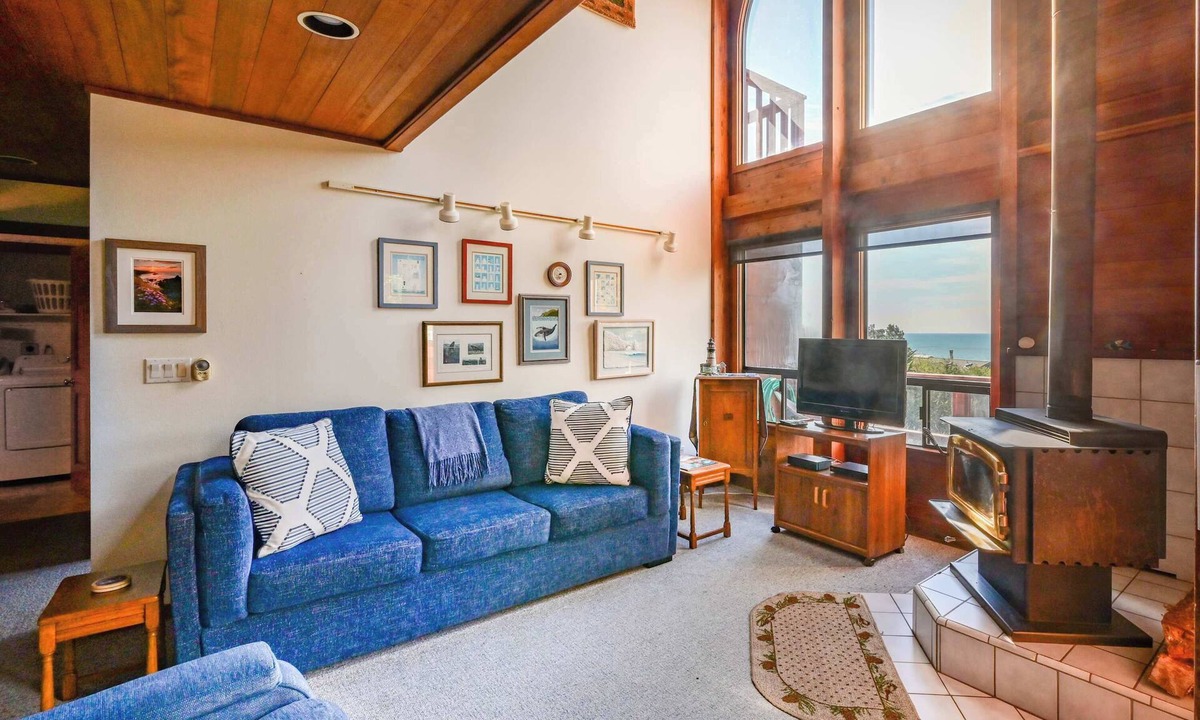 Mendocino House | Ocean view home with Fireplace, Hot Tub, Deck