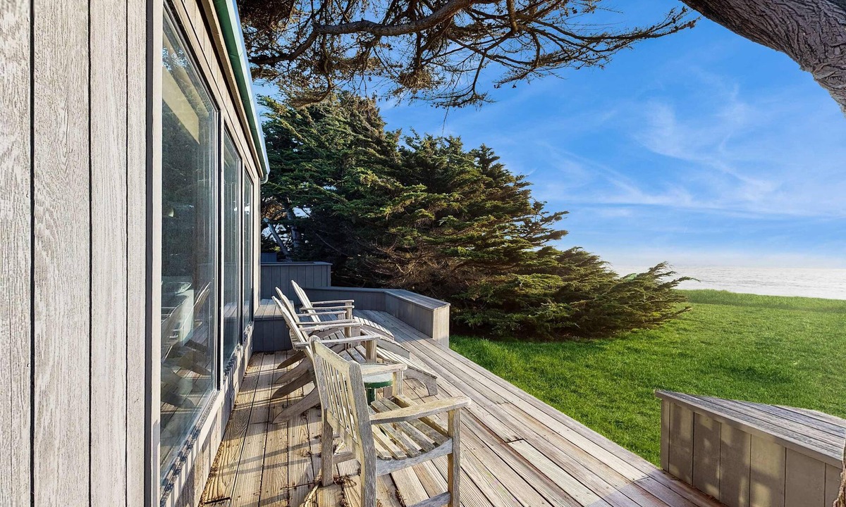 Sea Ranch House | Oceanfront Sea Ranch home with hot tub & deck, dogs welcome