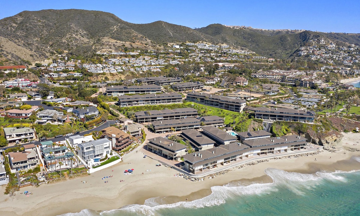 South Laguna House | Oceanfront townhome Victoria Beach Walk to the Montage