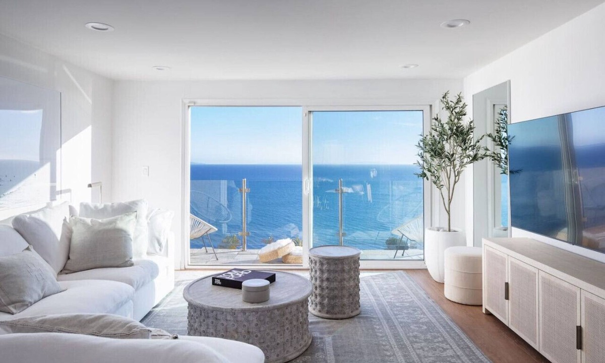 Malibu Villa | Oceans Views Zen Retreat | 6 Min Walk to Beach | Dolphin Spotting | Pet OK