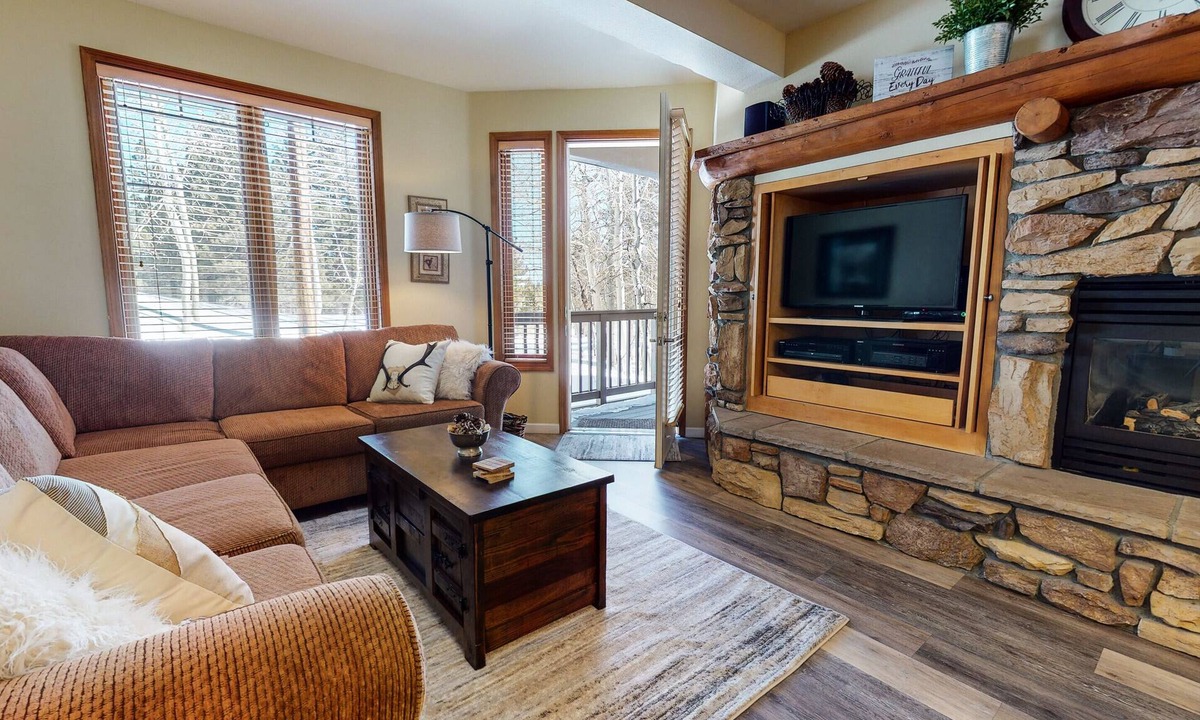 Mammoth Lakes Condo | On Sierra Star Golf Course, Washer/Dryer, Quiet Location & On-site Pool