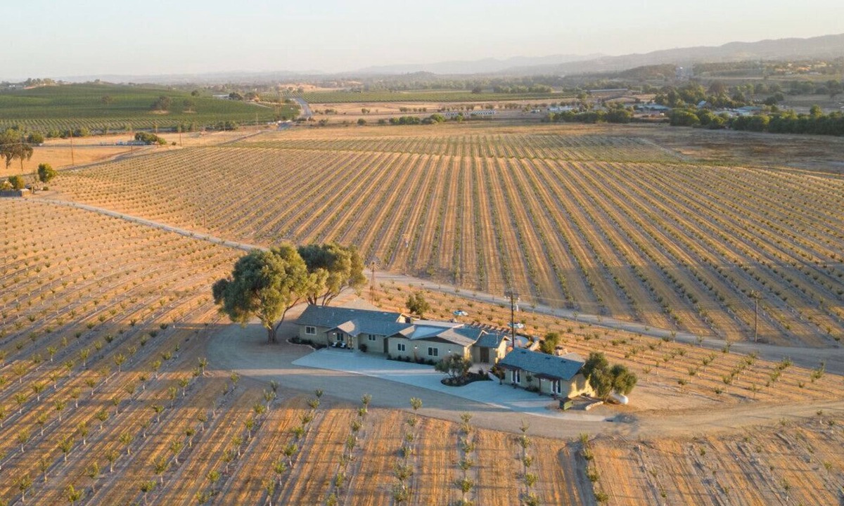 San Miguel House | Orchard House - Country setting for a get away gathering!