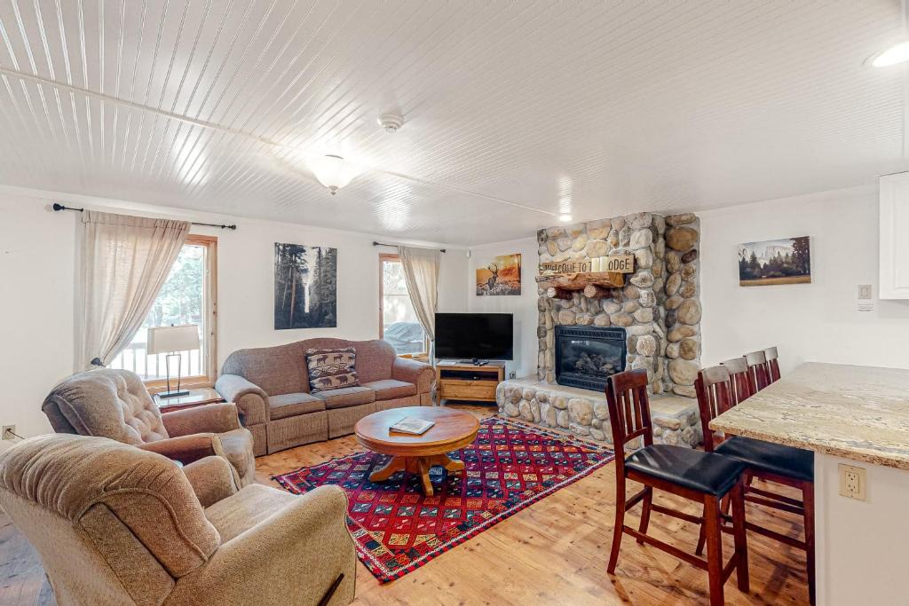 Yosemite National Park House | Oso Lodge Unit B