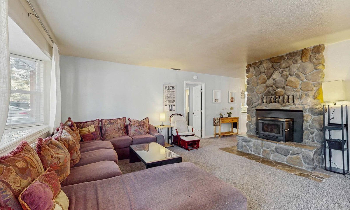 Tahoe Paradise House | Outdoor adventures in South Lake Tahoe walk to Lake Baron & golf courses