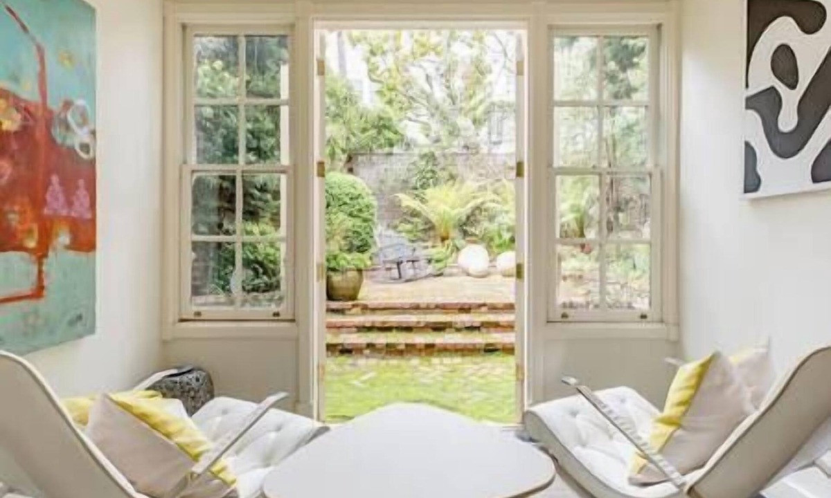 Pacific Heights Apartment | Pacific Heights Victorian Garden Bed and Bath Suite