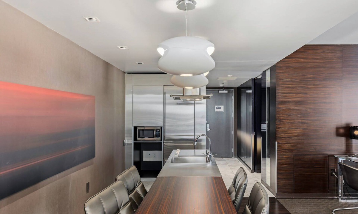 Las Vegas Apartment | Palms 1 BR Mountain View W/Balcony