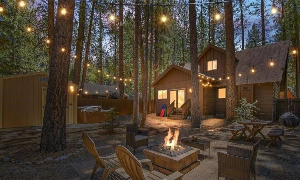 Big Bear Lake Ski Chalet | Paradise in the Pines - Classic Big Bear Chalet with Hot Tub, Ping Pong and Darts!