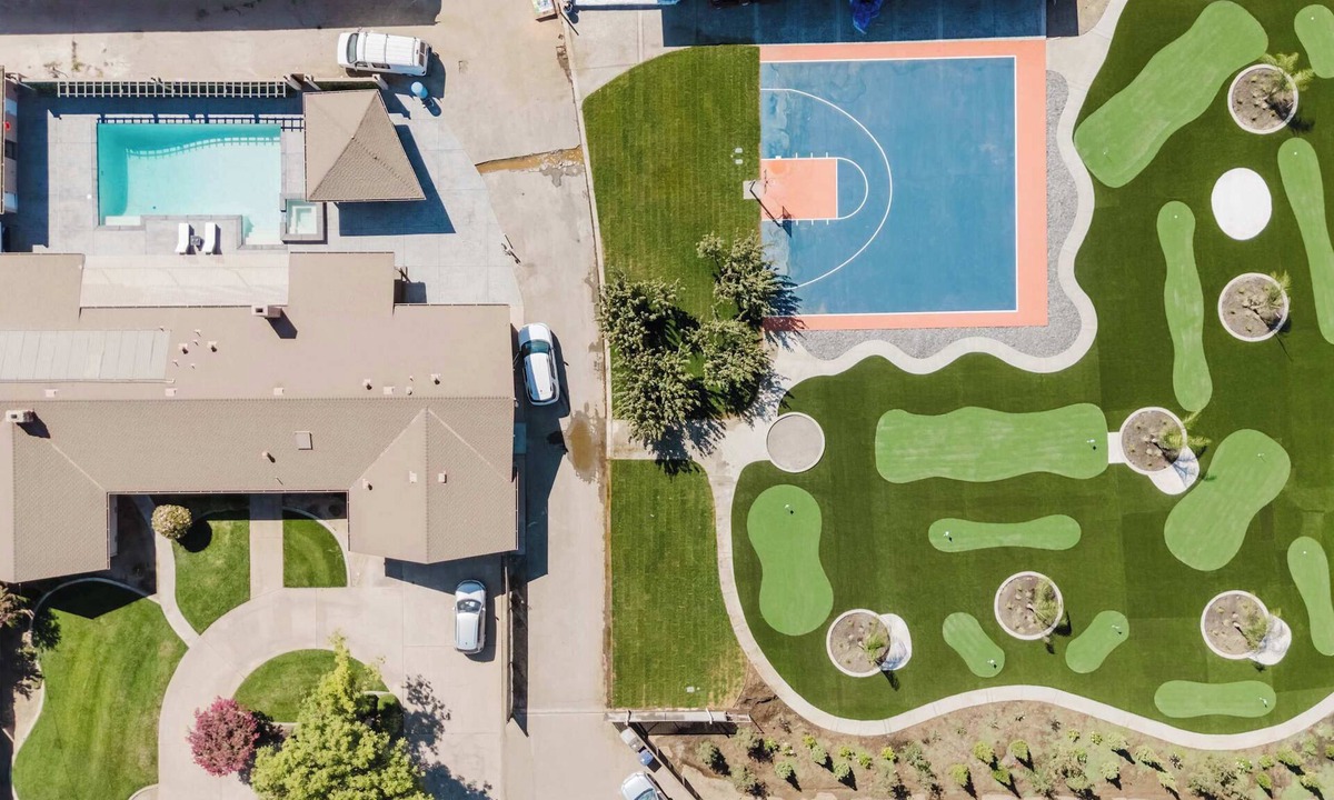 Stanislaus County House | Patterson House: Heated Pool, Hot Tub, Game Room, Golf, Basektball