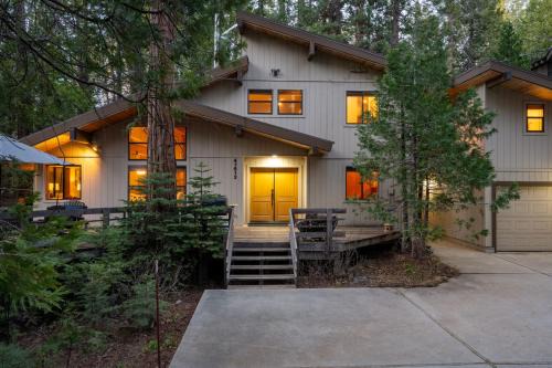 West Village House | Peaceful Cabin Getaway Relaxing By the Creek Walking Distance to Town