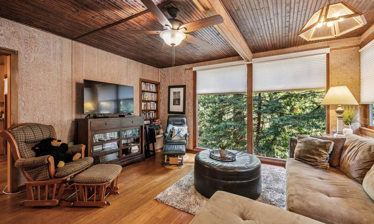 Brookdale House | Peaceful Cabin | Redwoods, Creek + Outdoor Space