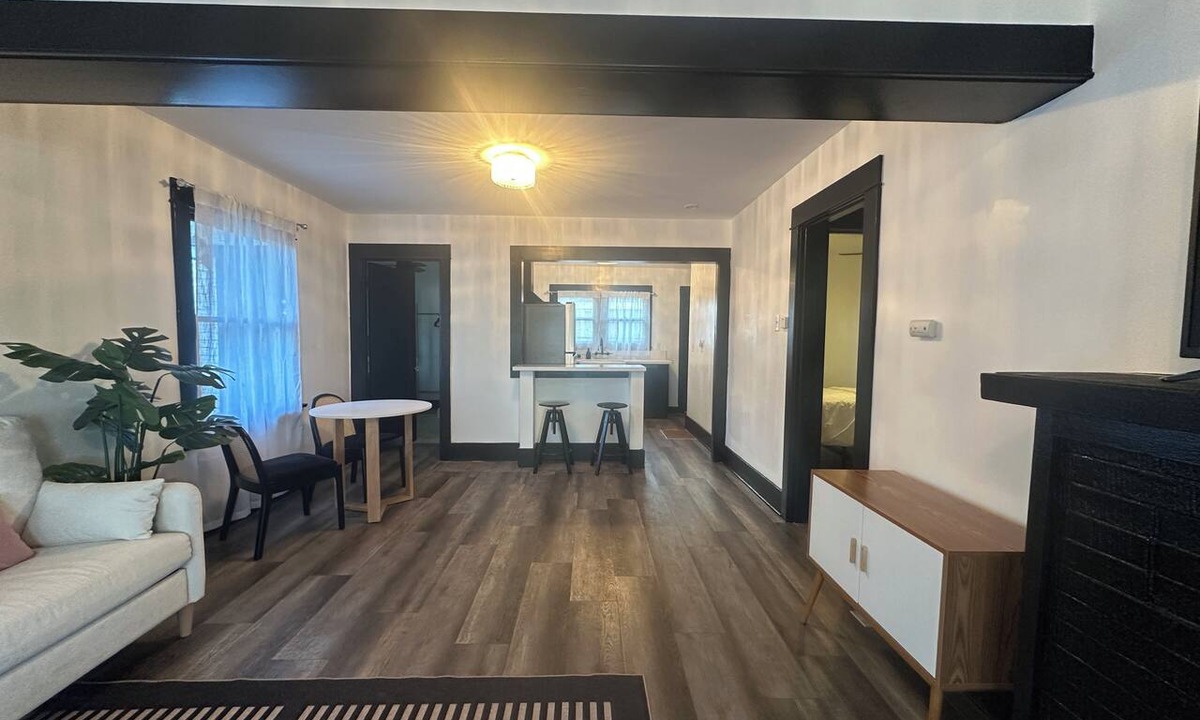 Eastside House | Peaceful Craftsman Home Near LBCC Yard & Parking