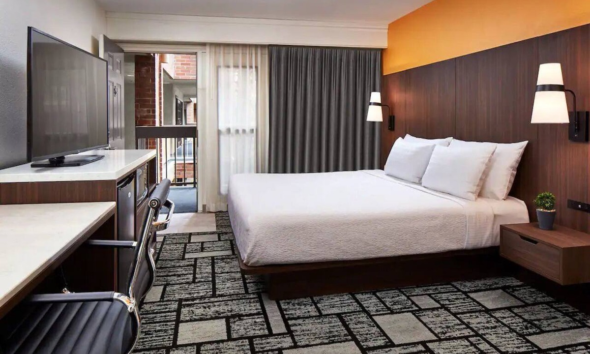 Orange Hotel | Peaceful King Retreat Near Disneyland & Angel Stadium - 2.5 Miles Away