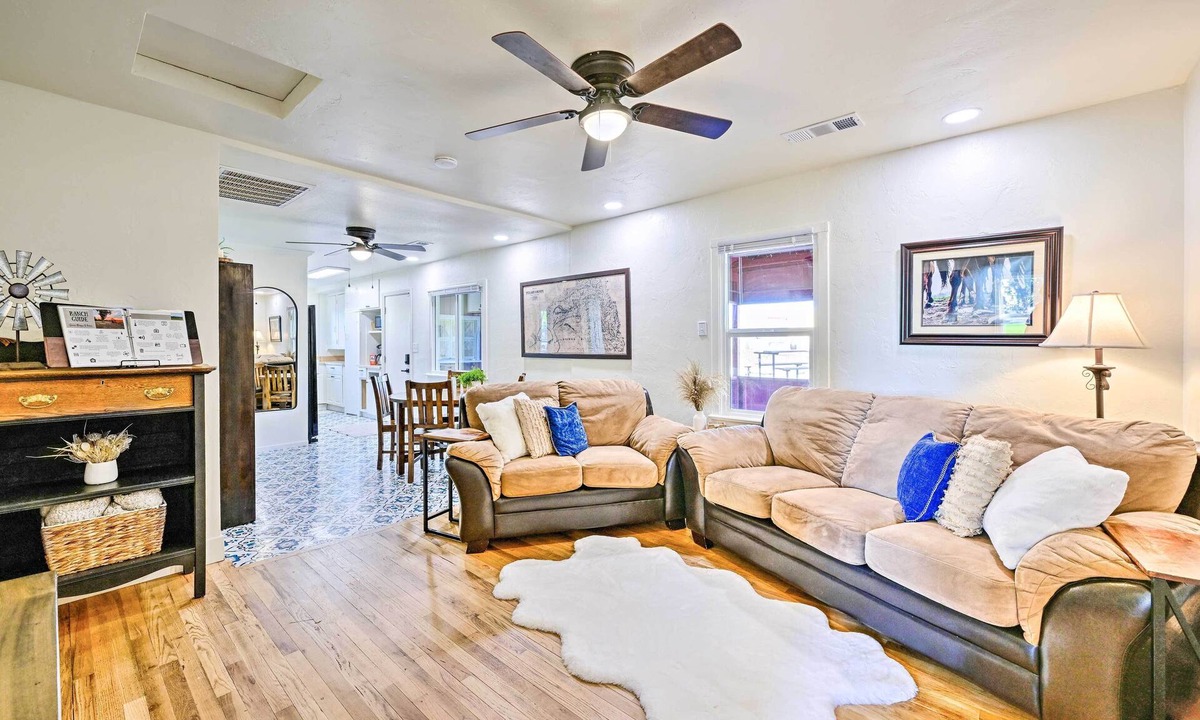 Woodlake House | Peaceful Ranch Home w/Sierra Nevada Views